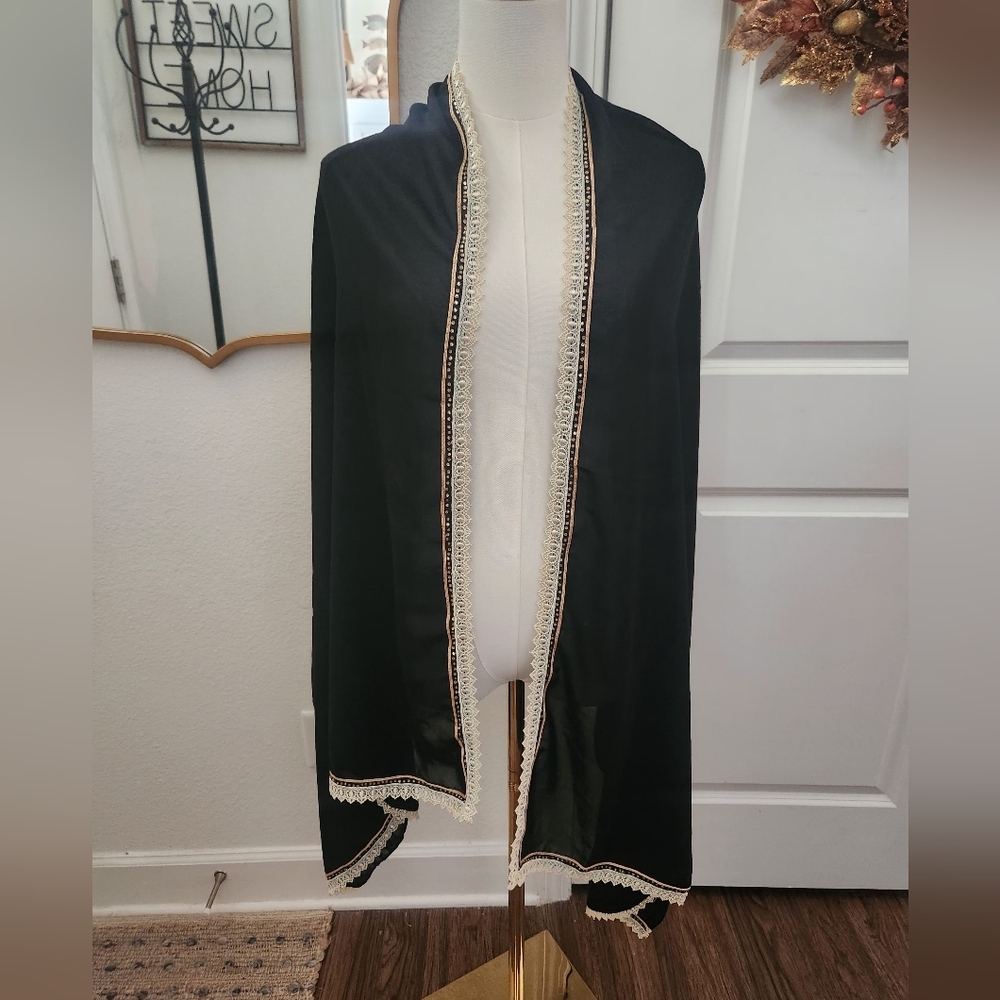 Elegant Black Women's Scarf with Lace Trim